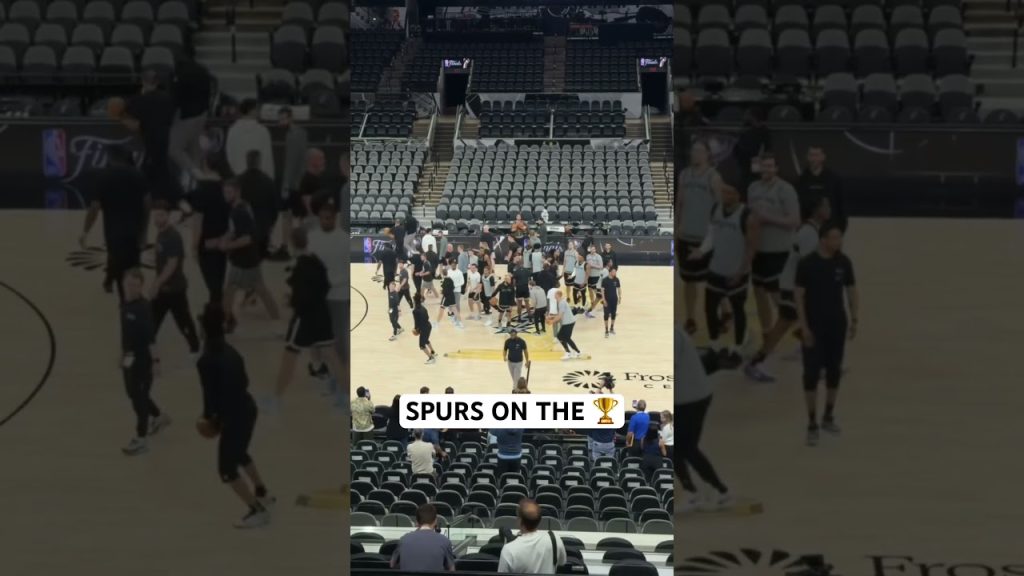 The Spurs take the court for practice on the NBA Finals Court 🤩