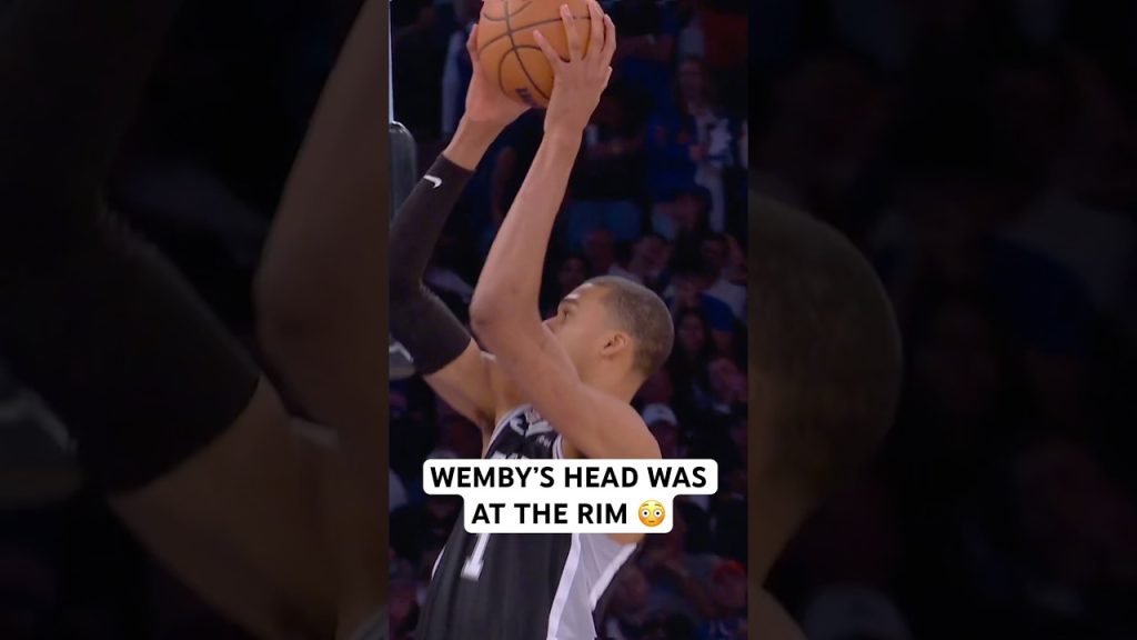 Wemby’s head was at the rim for this alley-oop 😳