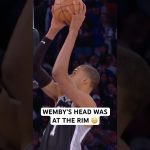 Wemby’s head was at the rim for this alley-oop 😳