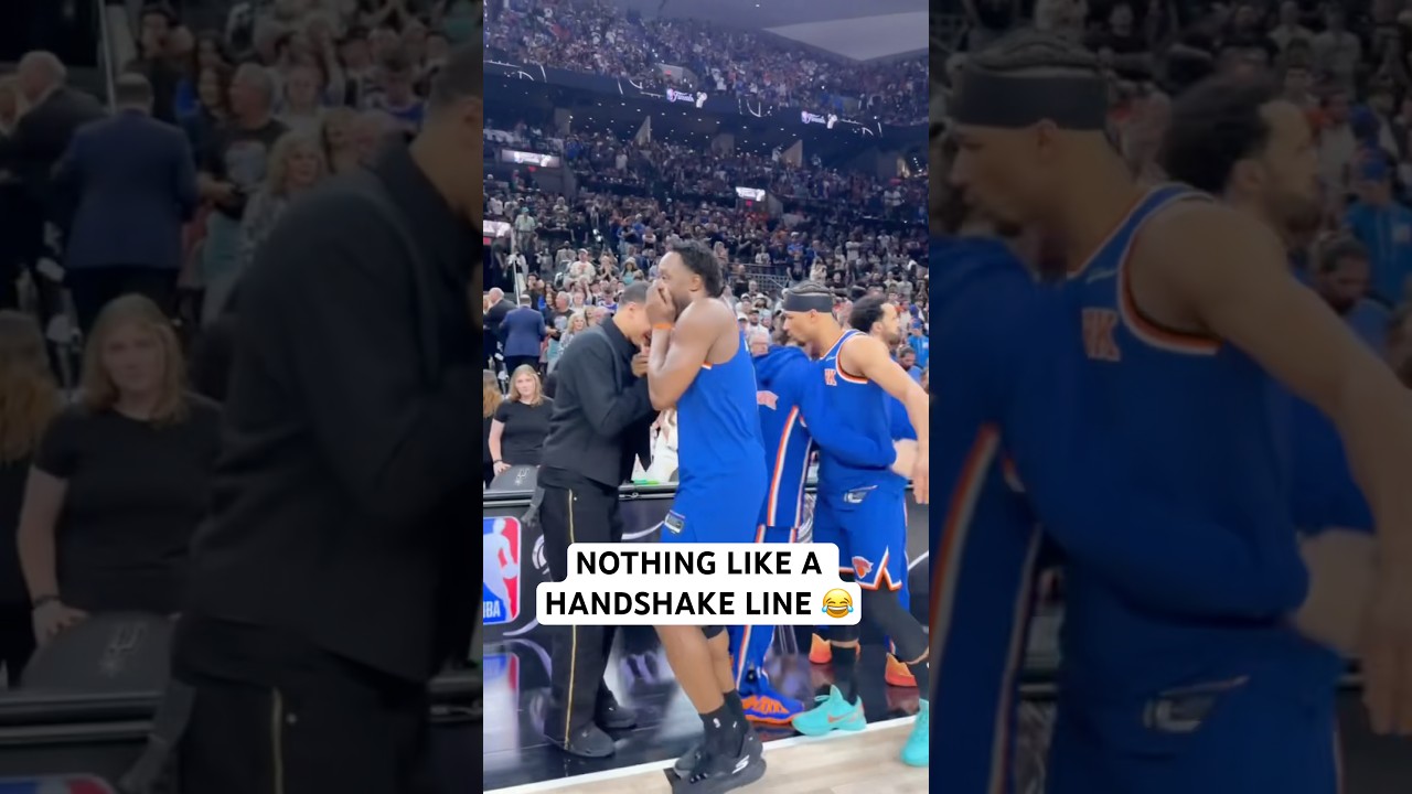 Some fun pre-game handshakes for the Knicks 🤝