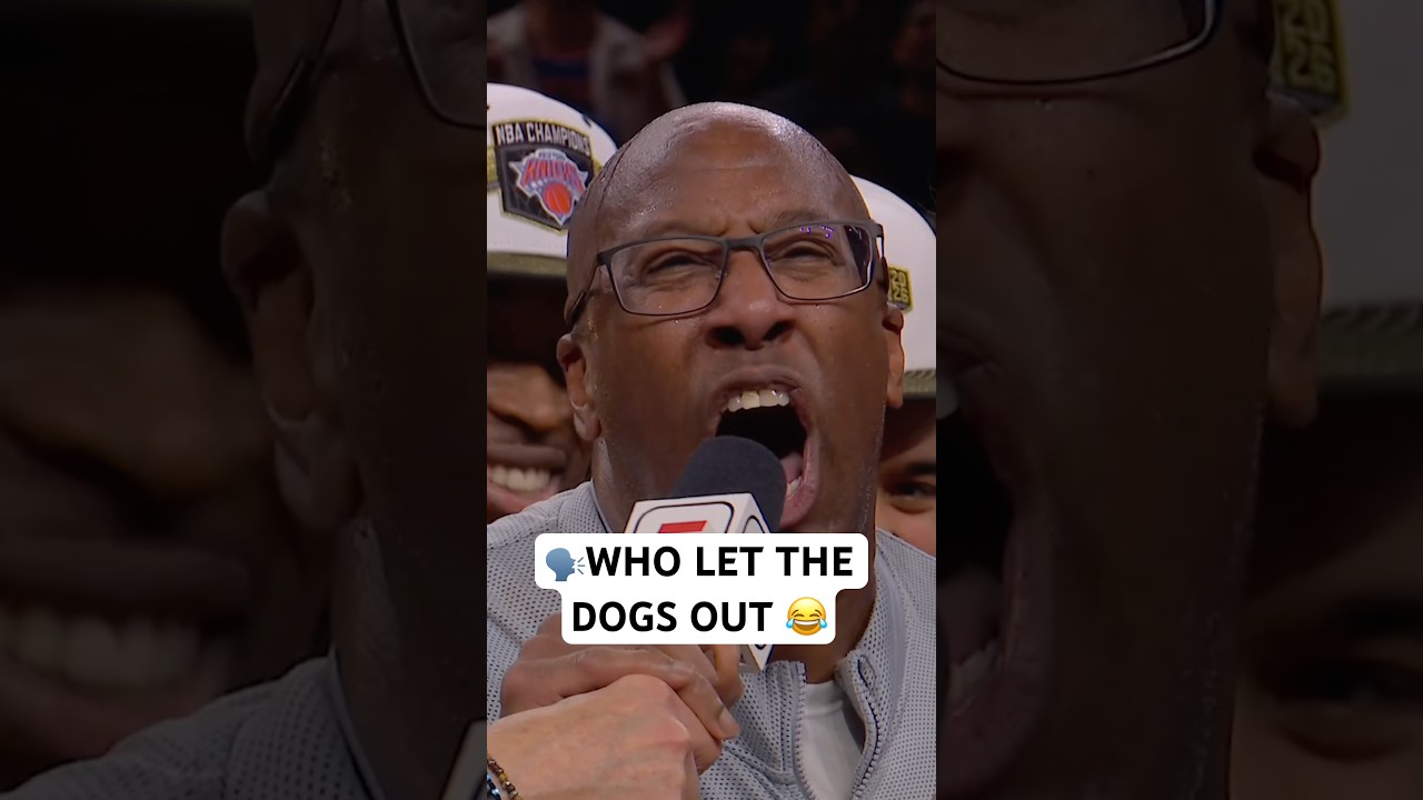 Knicks players embrace Mike Brown after winning first NBA Championship in 53 years 🏆
