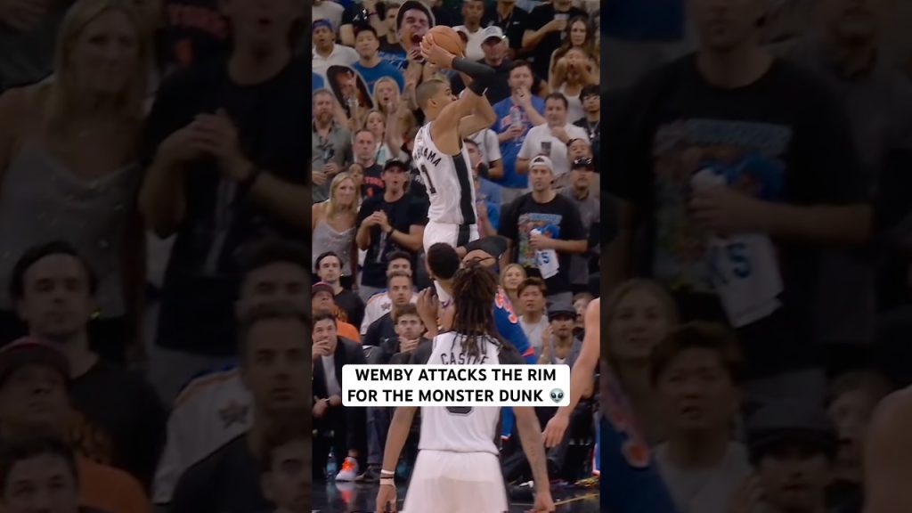Wemby takes flight for the huge dunk 👽