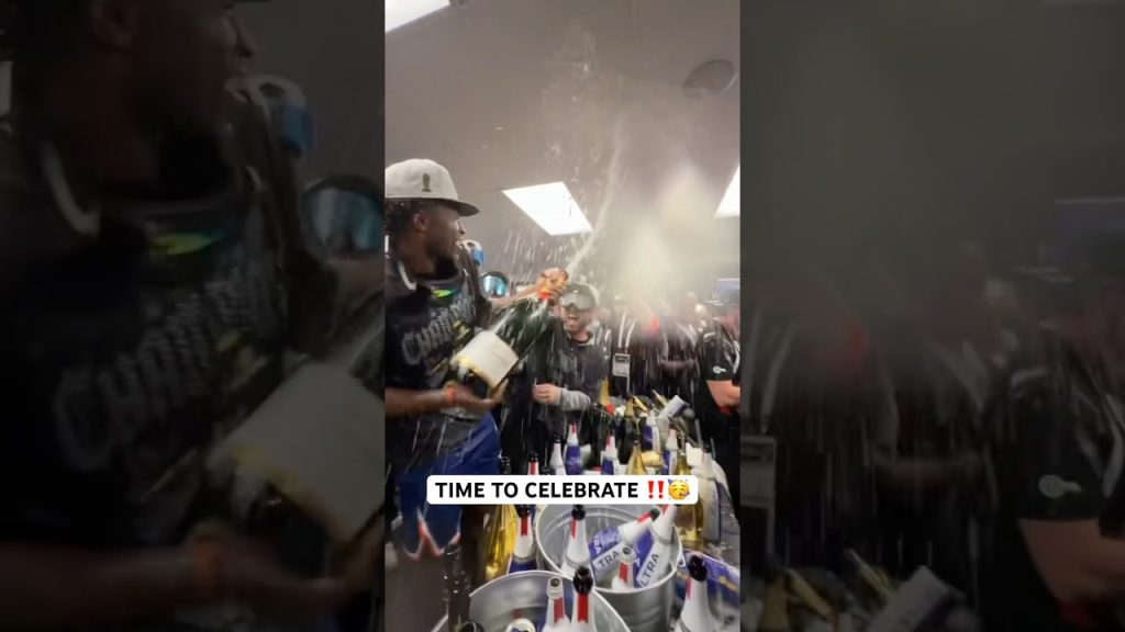 Knicks celebrate their NBA Finals win with some champagne showers 🏆