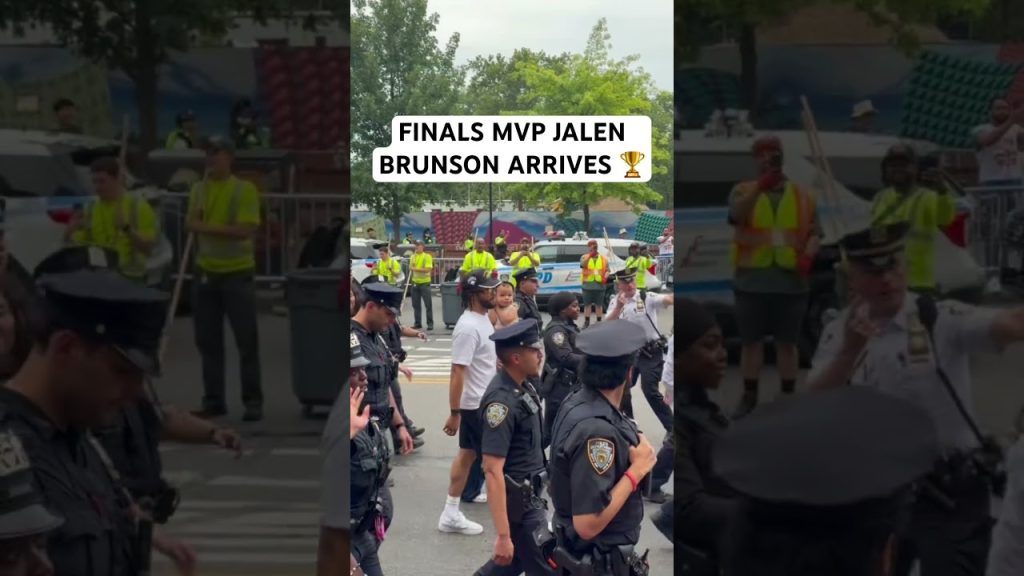 Jalen Brunson has arrived at the Knicks championship parade 🏆