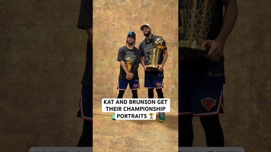 Brunson and KAT get to take their championship portraits 🏆