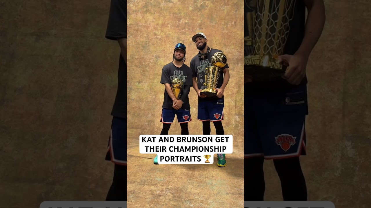 Brunson and KAT get to take their championship portraits 🏆