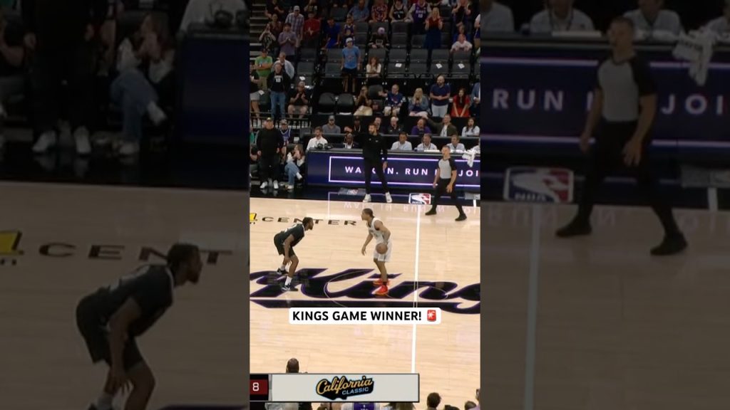 Nique Clifford wins the game for the Kings!