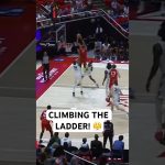 Jacob Toppin drops from the ceiling for this alley-oop 😤