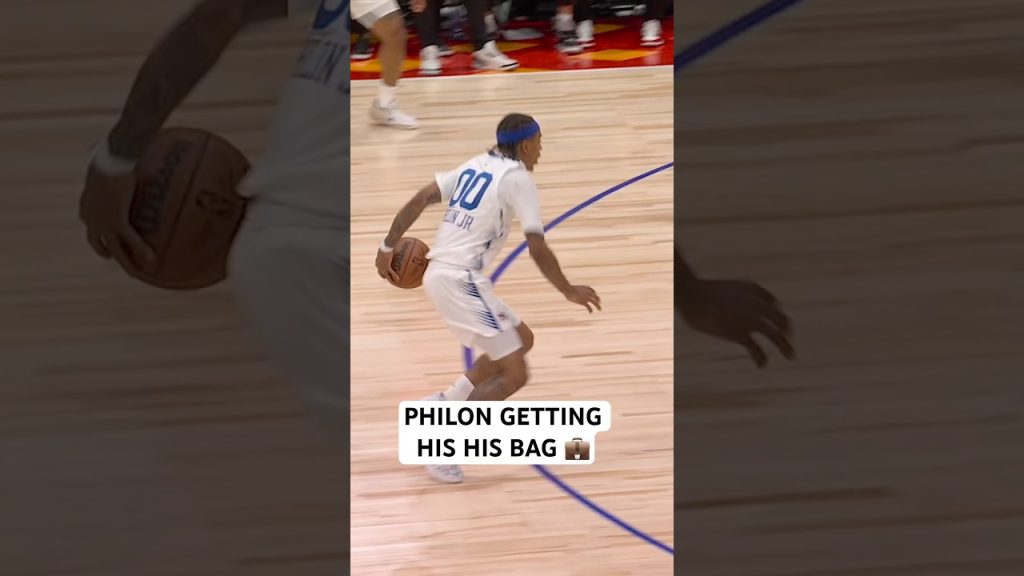 Labaron Philon gets busy for the tough bucket