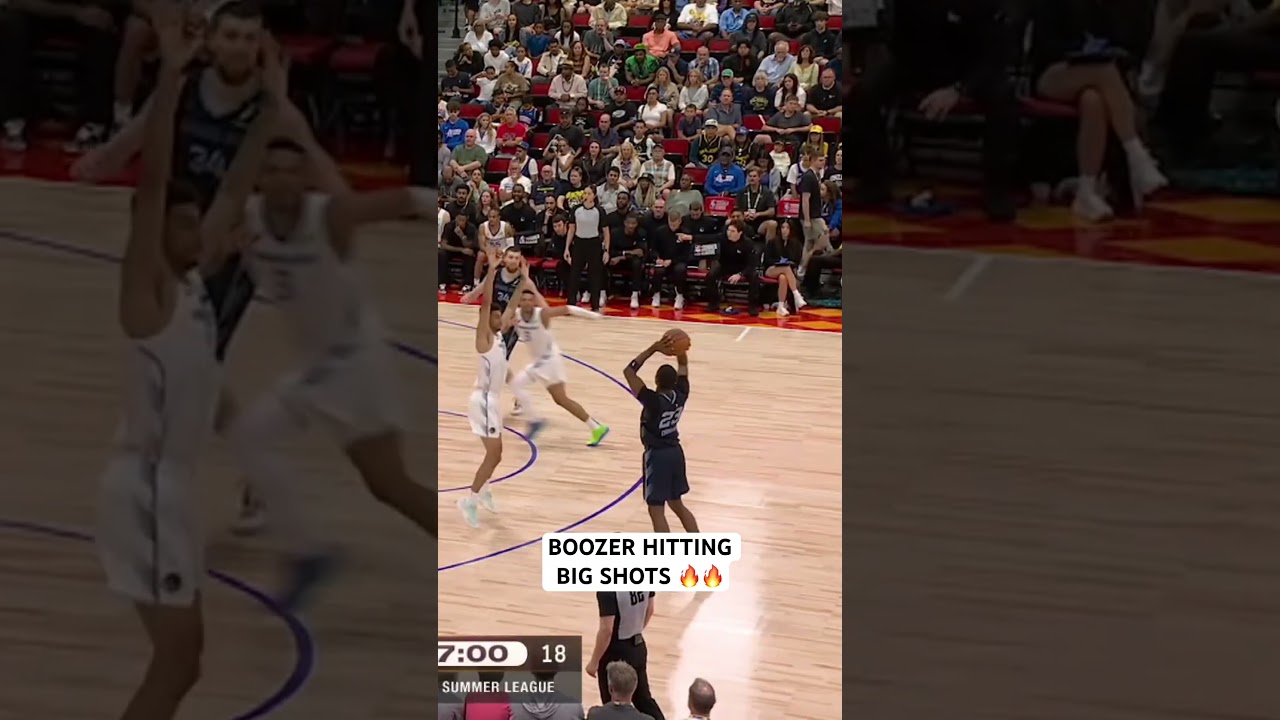 Cameron Boozer knocks down the 3, then gets the and1 layup to fall