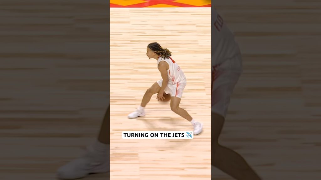 Kingston Flemings gets shifty and gets to the basket 😮‍💨
